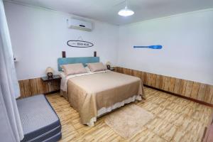 Ένα ή περισσότερα κρεβάτια σε δωμάτιο στο Club MV Saco do Céu