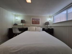 Ένα ή περισσότερα κρεβάτια σε δωμάτιο στο John's House in Vancouver West