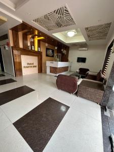 Η κουζίνα ή μικρή κουζίνα στο Hotel Parth Inn