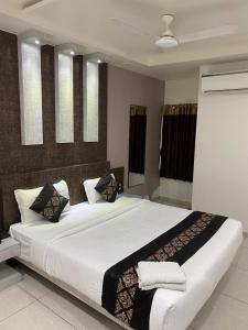 Ένα ή περισσότερα κρεβάτια σε δωμάτιο στο Hotel Parth Inn