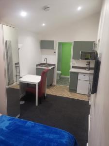 Kuchyň nebo kuchyňský kout v ubytování Millhouse Property