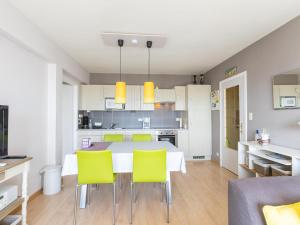 a kitchen and dining room with a table and chairs at Con Amore - 0403 in Westende Bad