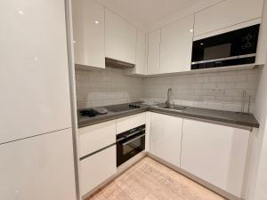 Η κουζίνα ή μικρή κουζίνα στο Louise +5 φωτογραφίες