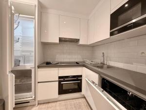 Η κουζίνα ή μικρή κουζίνα στο Louise