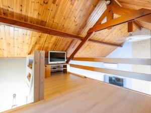 Μια τηλεόραση ή/και κέντρο ψυχαγωγίας στο Wittedorp - 15