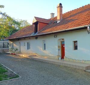 Το κτήριο όπου στεγάζεται  η βίλα