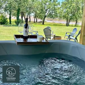 Bazén v ubytování Willow Heaven - Lakefront Cabin Escape nebo v jeho okolí