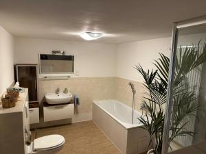 Ένα μπάνιο στο Lovingly and Calm Accommodation