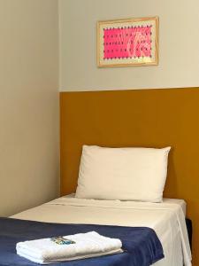 Ένα ή περισσότερα κρεβάτια σε δωμάτιο στο Sabiá Suítes +12 φωτογραφίες