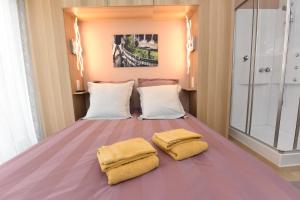 a bedroom with a purple bed with two pillows at Le Ray's Inn in Épernay