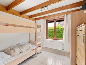 a bedroom with bunk beds and a window at Zeepark Haerendycke - Vakantiewoning 40 in De Haan