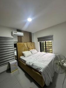 Ένα ή περισσότερα κρεβάτια σε δωμάτιο στο Elite escape apartments