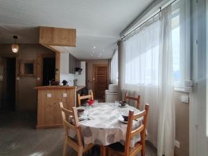 Η κουζίνα ή μικρή κουζίνα στο Homency - Résidence de l'Oisans C0