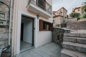 Budova, kde se prázdninový dům nachází + 3 fotografie