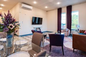 TV a/nebo společenská místnost v ubytování The Francesca - Apt 332