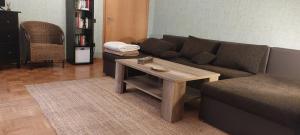 a living room with a couch and a coffee table at Ramiwi am Teutoburger Wald in Oerlinghausen