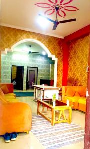 Χώρος καθιστικού στο Lucknow FrameHouse