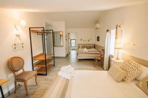 a bedroom with a bed and a living room at Chambre d'hôtes tout confort proche Collioure Côté Saisons in Laroque-des-Albères