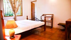 Giường trong phòng chung tại Breez Holiday Home