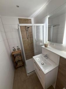 Et badeværelse på Ferienwohnung Eider