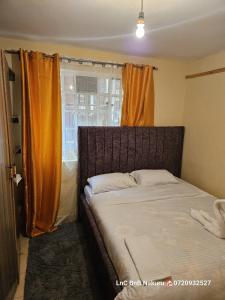 Ένα ή περισσότερα κρεβάτια σε δωμάτιο στο LnC bnb