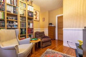 Posezení v ubytování La Maraisienne Amboise Center Parking Garden