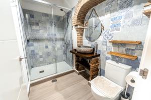 Ένα μπάνιο στο alojamiento rural la jandeta +64 φωτογραφίες