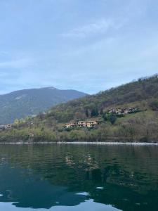 Fotografie z fotogalerie ubytování NIC Lake House v destinaci Sulzano