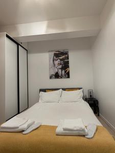 Postel nebo postele na pokoji v ubytování Yellow Apartment