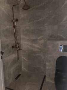 Ένα μπάνιο στο Hotel white balcony