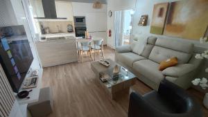 Μια τηλεόραση ή/και κέντρο ψυχαγωγίας στο Apartamento EL REAL - Espartinas - SEVILLA