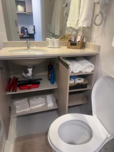 Ένα μπάνιο στο Essenza Manhattan 1 Blue Studio +31 φωτογραφίες