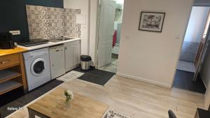 Η κουζίνα ή μικρή κουζίνα στο Charmant studio