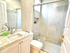 a bathroom with a shower and a toilet and a sink at Aurora do Campeche - Suíte Beira Mar in Florianópolis