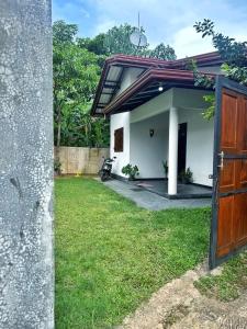 Aed väljaspool majutusasutust Noahs House