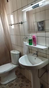 Phòng tắm tại Petit Nid Douillet à Etoudi +7 ảnh