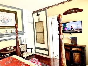 Μια τηλεόραση ή/και κέντρο ψυχαγωγίας στο Barkerhouse 2# unit-heart of oldtown