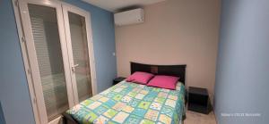 Postel nebo postele na pokoji v ubytování ECUME Appartement climatisé cosy 2 chambres pour 4 personnes au Barcarès