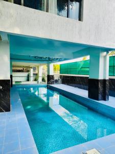 Πισίνα στο ή κοντά στο Pinecrest View Deluxe One-Bedroom