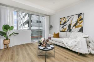 Ένα ή περισσότερα κρεβάτια σε δωμάτιο στο City life Skytower view with Balcony Famliy Retreat +46 φωτογραφίες