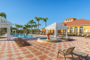 Swimmingpoolen hos eller tæt på Family Home 20 min Disney 4BR Heated Pool BBQ