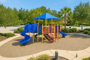 Legeområdet for børn på Family Home 20 min Disney 4BR Heated Pool BBQ