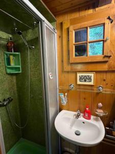 Ένα μπάνιο στο Le Petit Mayen