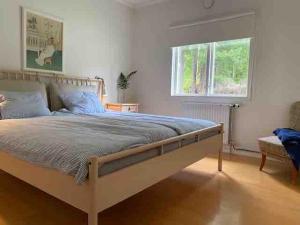 Fotografie z fotogalerie ubytování Lakefront house with beach, jetty, and rowing boat v destinaci Uppsala