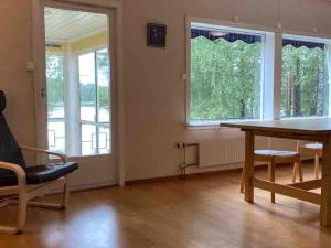 Φωτογραφία από το άλμπουμ του Lakefront house with beach, jetty, and rowing boat στην Ουψάλα