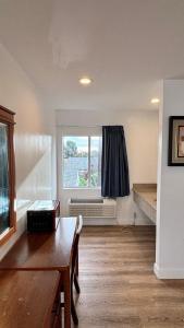 Postel nebo postele na pokoji v ubytování Budget inn Whittier