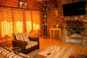 a living room with a couch and a fireplace at Casa rústica Pumayalli in Urubamba