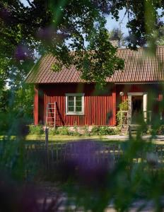 Zahrada ubytování Historic Blacksmith House From 1740 In Bennebols Bruk + 22 fotografií