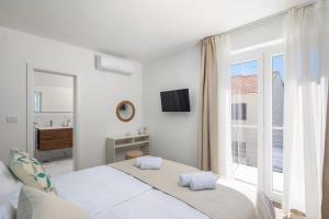 Ένα ή περισσότερα κρεβάτια σε δωμάτιο στο Luxury Villa Mila for 8 Persons, Free Parking, 800 m from center of Supetar +84 φωτογραφίες