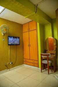 TV a/nebo společenská místnost v ubytování Primera Hotel + 7 fotografií